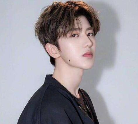 吃瓜鹅娱乐速报肖战,从顶流到风暴中心，娱乐圈的起伏人生”