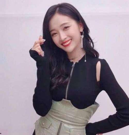 娱乐吃瓜女星看秀争座位,一场座位的较量引发热议