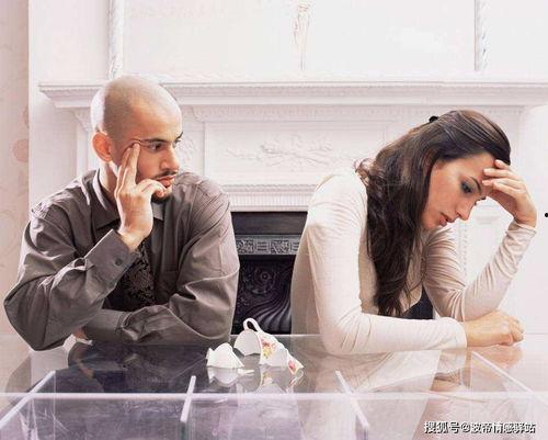 微商夫妇内讧娱乐吃瓜视频,娱乐吃瓜背后的真相揭秘