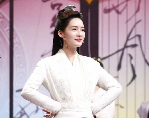 娱乐吃瓜君李沁是谁,李沁的演艺之路与生活点滴