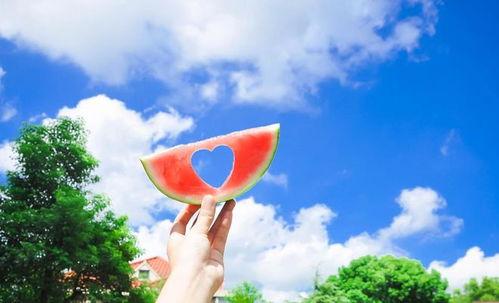 娱乐吃瓜背景图图文素材,吃瓜群众背后的图文素材解析